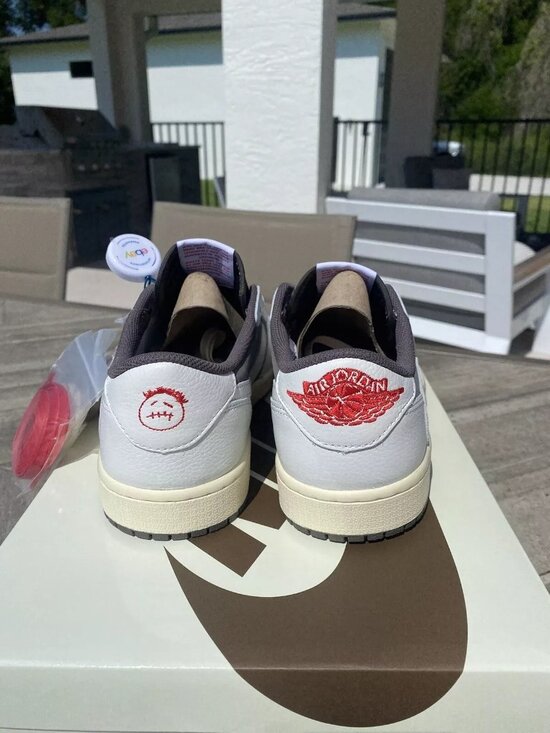 Travis Scott X Air Jordan 1 Retro Low OG ‘Reverse Mocha’ main image 5